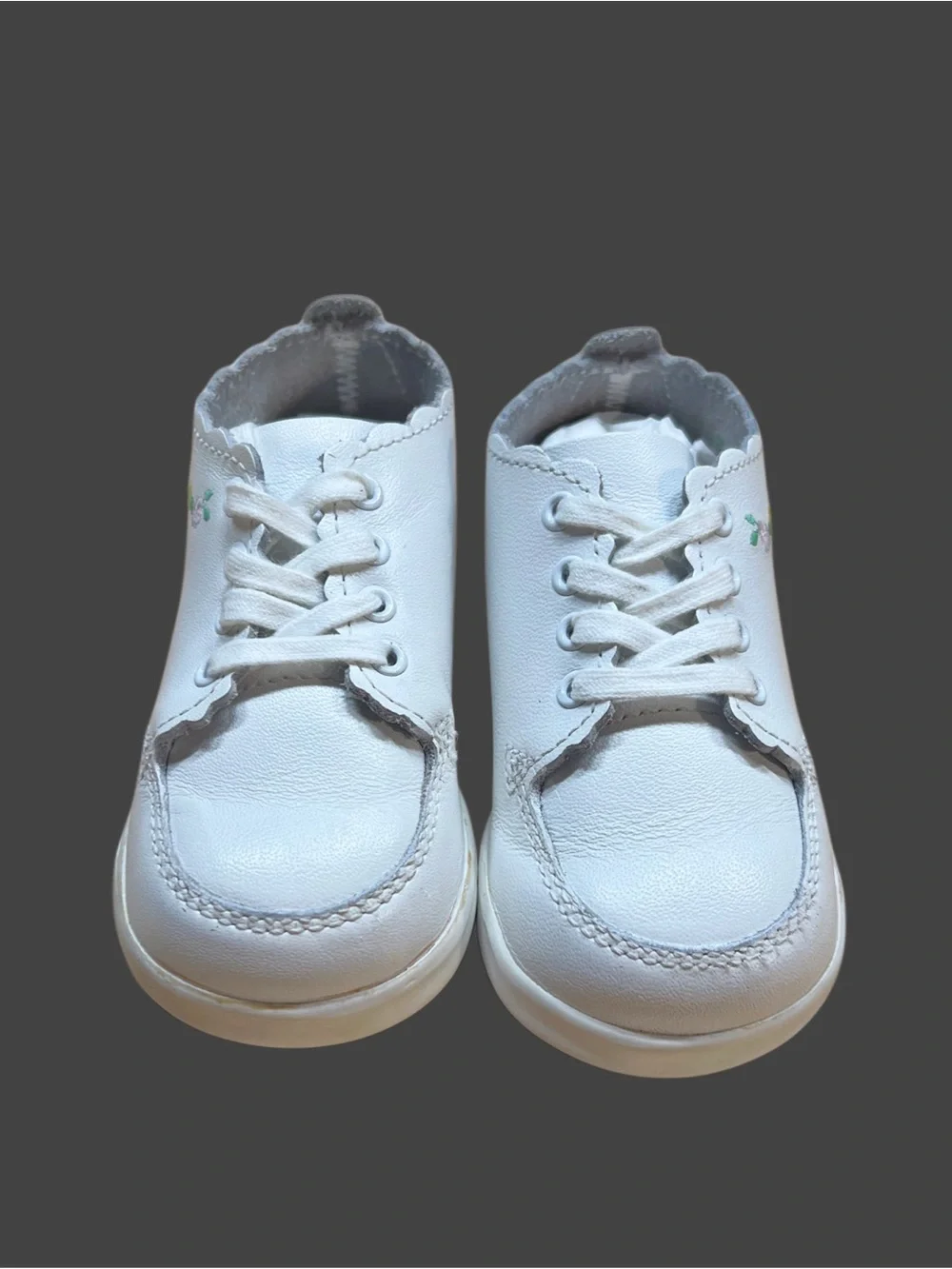Stride Rite Vintage White Leather Lace-Up Shoe with Floral Embroidery Sz 4.5 D